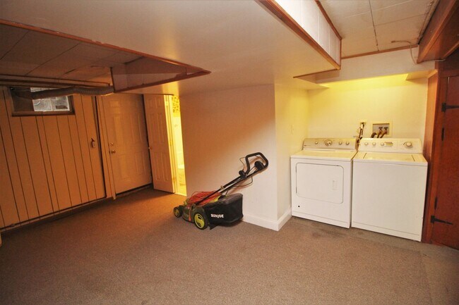 Building Photo - Lovely Towson 3bd/2ba Rowhome w/ CAC & W/D...