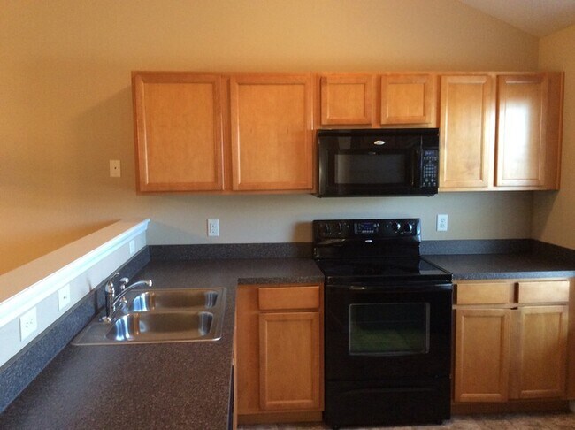 Building Photo - Beautiful Condo in North Kansas City School District!
