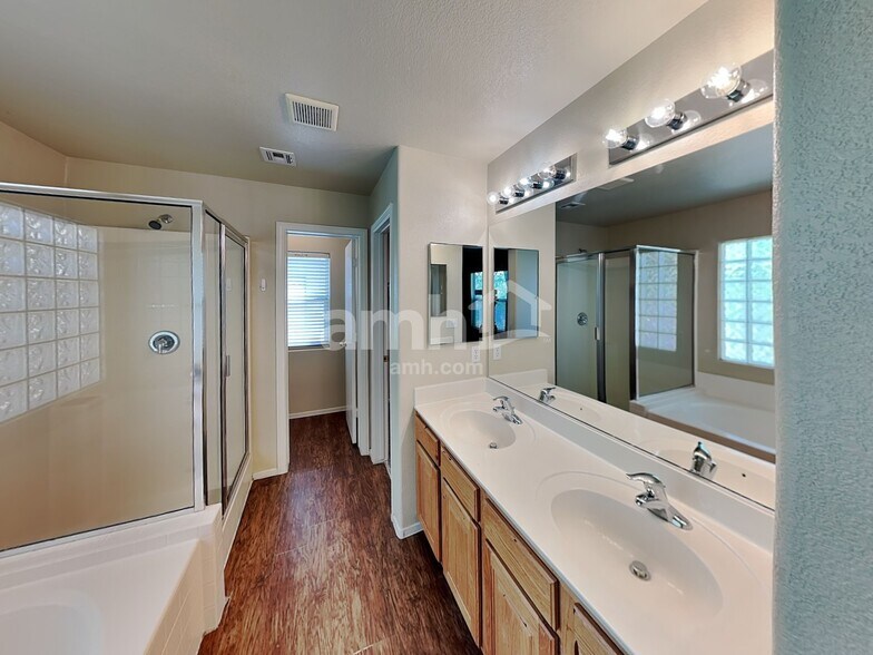 Building Photo - 8802 Salvestrin Point Ave