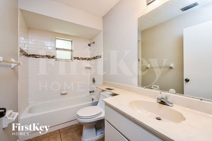 Building Photo - 201 Lambert St