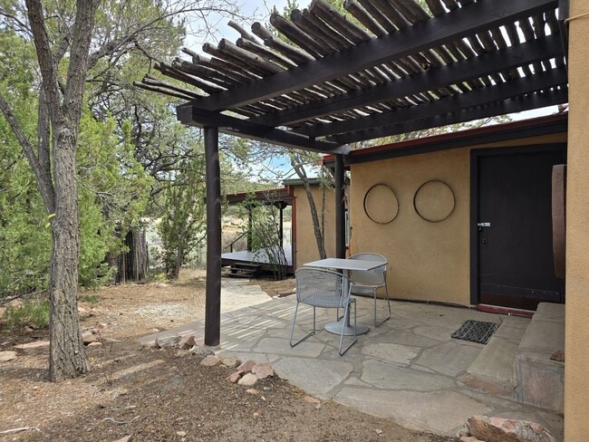 Building Photo - 9B Old Dog Run