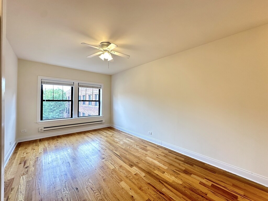Building Photo - 742 W Cornelia Ave
