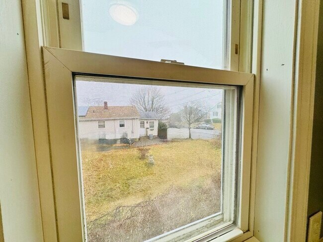 Building Photo - 15 Clara St