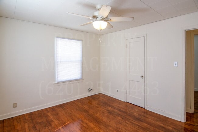 Building Photo - 2 Bedroom 1 Bath
