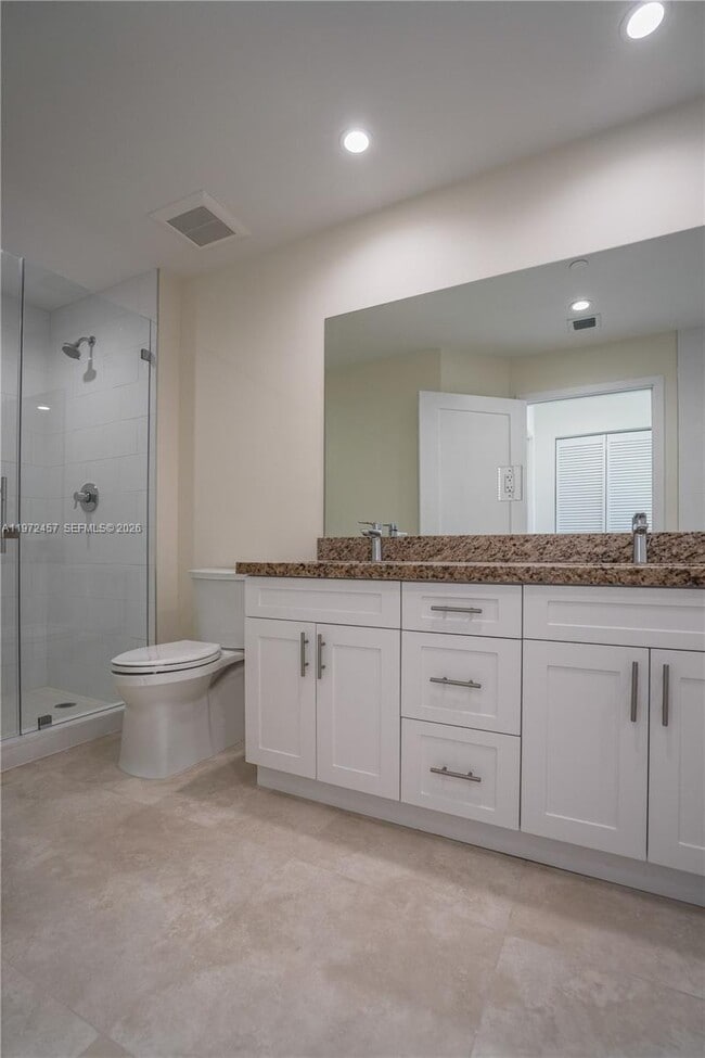 Building Photo - 1091 Galiano St