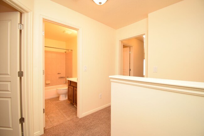 Building Photo - Modern 4 bed Home in Prime West Valley Location!!