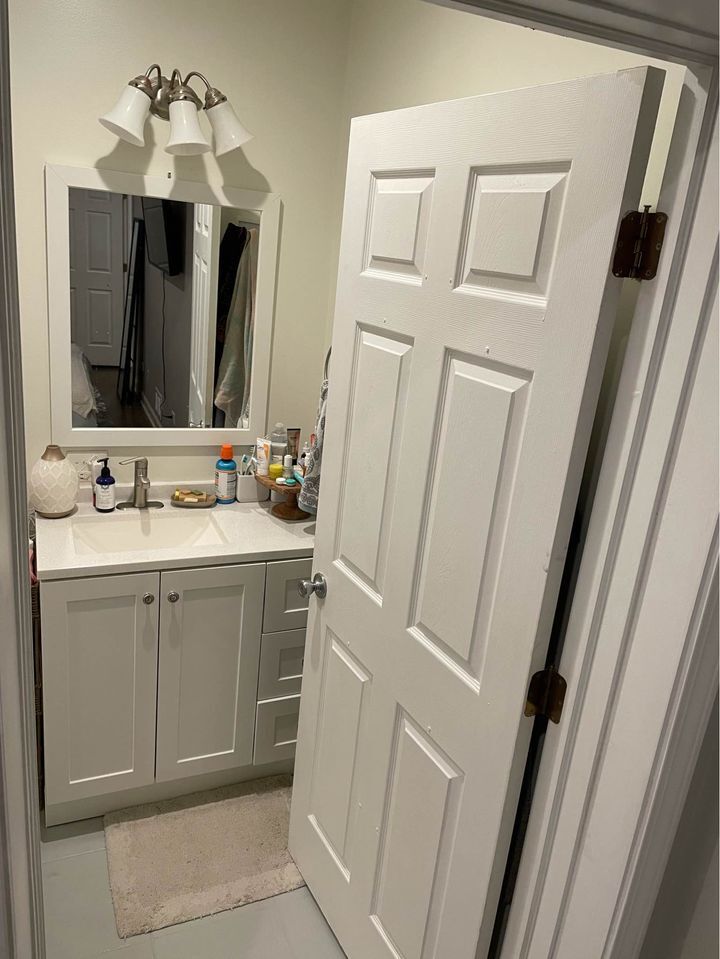 full bath - 1718 N Campbell Ave