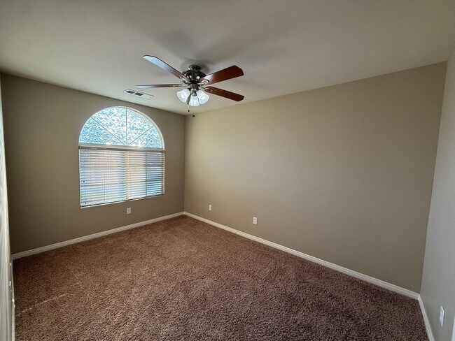 Building Photo - Spacious home with Solar! MOVE IN SPECIAL