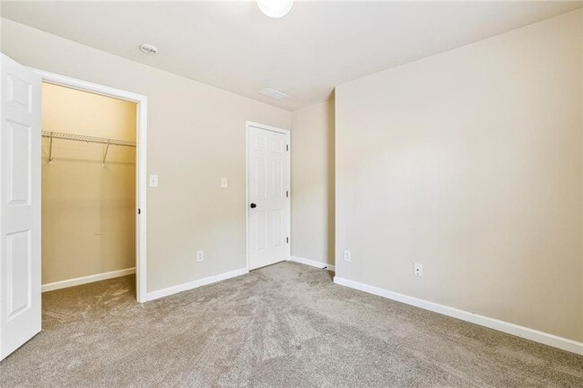Building Photo - 771 Riverdance Dr