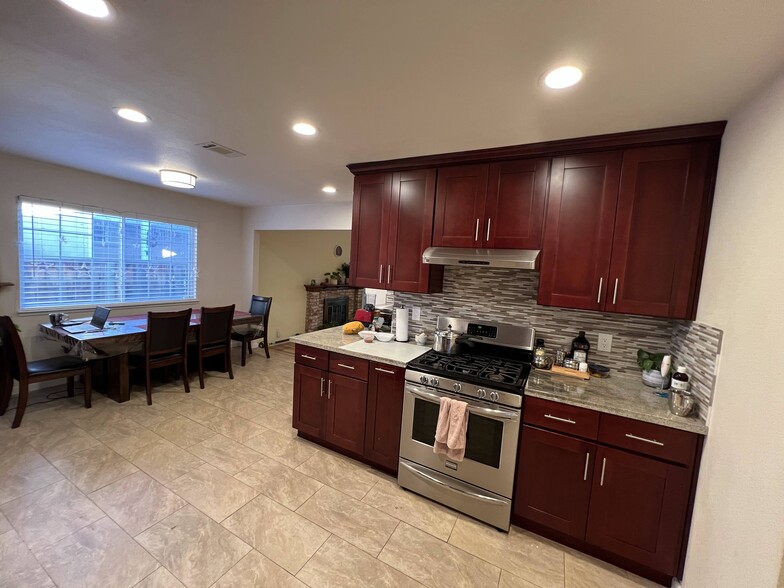 Kitchen - 1642 Tahoe Dr