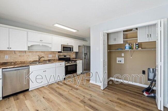 Building Photo - 1512 Abby Way