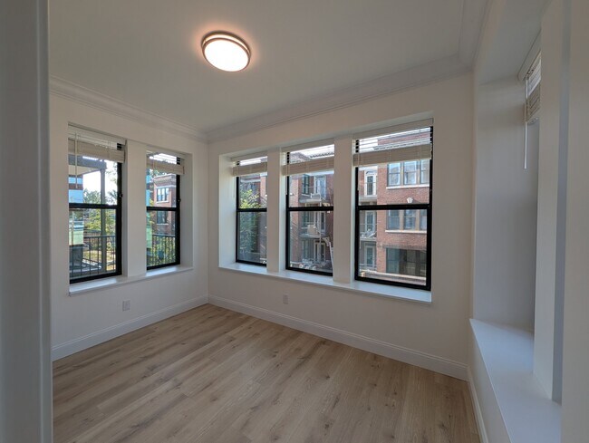 Building Photo - 533 Clara Ave