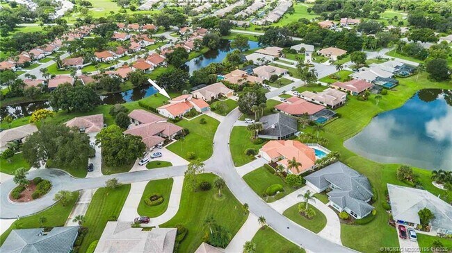 Building Photo - 2385 SW Creekside Dr