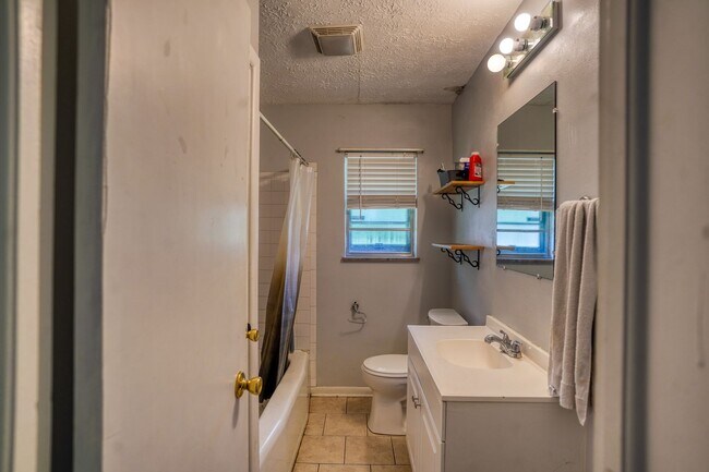 Building Photo - 2920 Highwoods Dr E