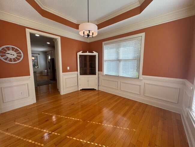 Building Photo - Elegant Full-Brick Estate 4 bedroom/2.5 ba...