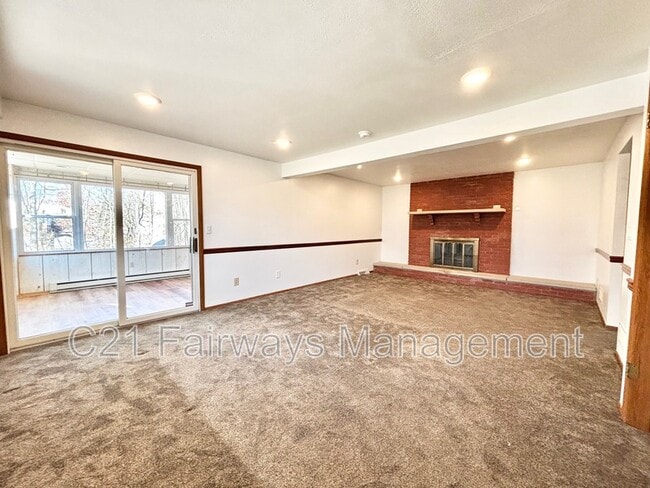 Building Photo - 616 Sandy Hill Rd