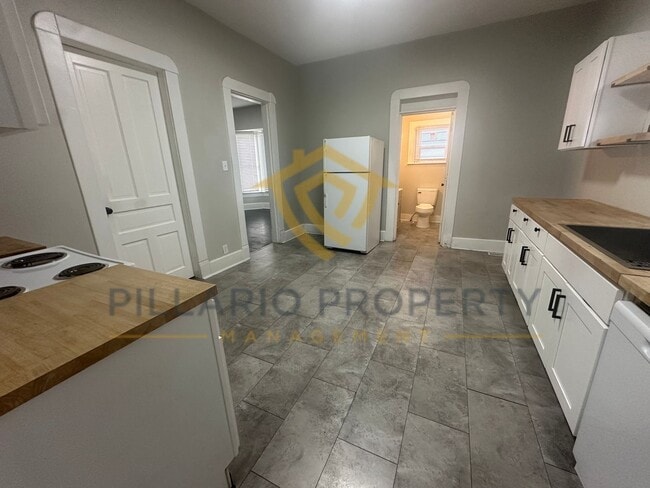 Building Photo - Charming 2-Bedroom Home with Modern Finish...