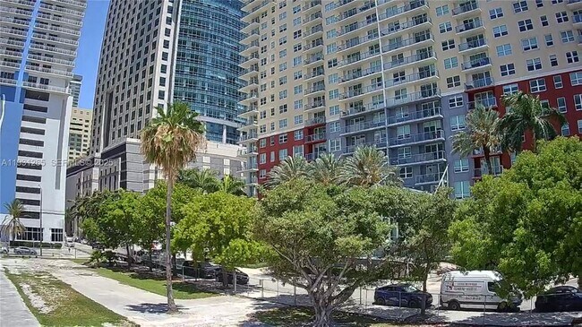 Building Photo - 1155 Brickell Bay Dr
