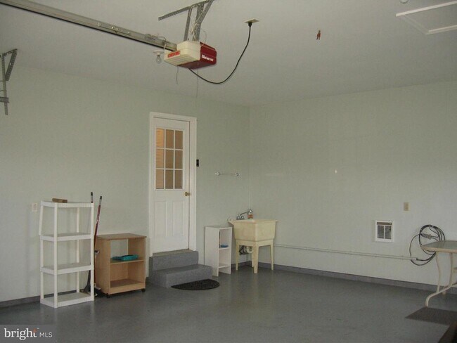 Building Photo - 2109 S Childs Rd