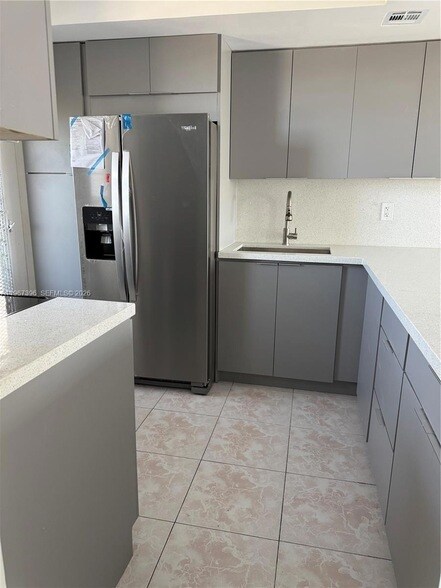 Building Photo - 1333 E Hallandale Beach Blvd