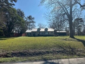 Building Photo - 9620 Island Rd