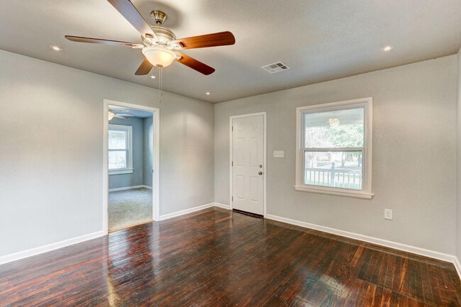 Building Photo - Remodeled Retreat w/ Covered Patio, Front ...