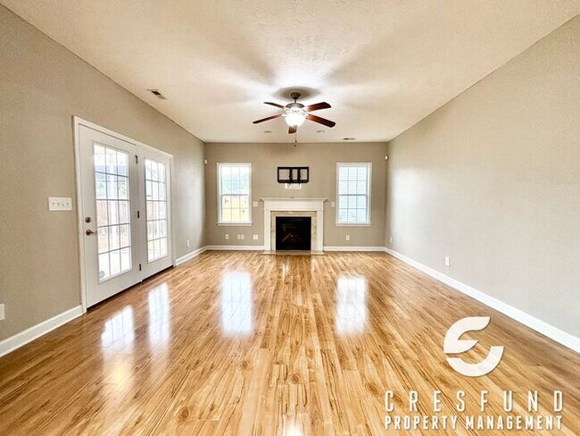 Building Photo - 15-20 Minutes from Fort Bragg and Cape Fear Valley! 4 Bed, 2.5 Bath AVAILABLE FOR MOVE IN NOW!