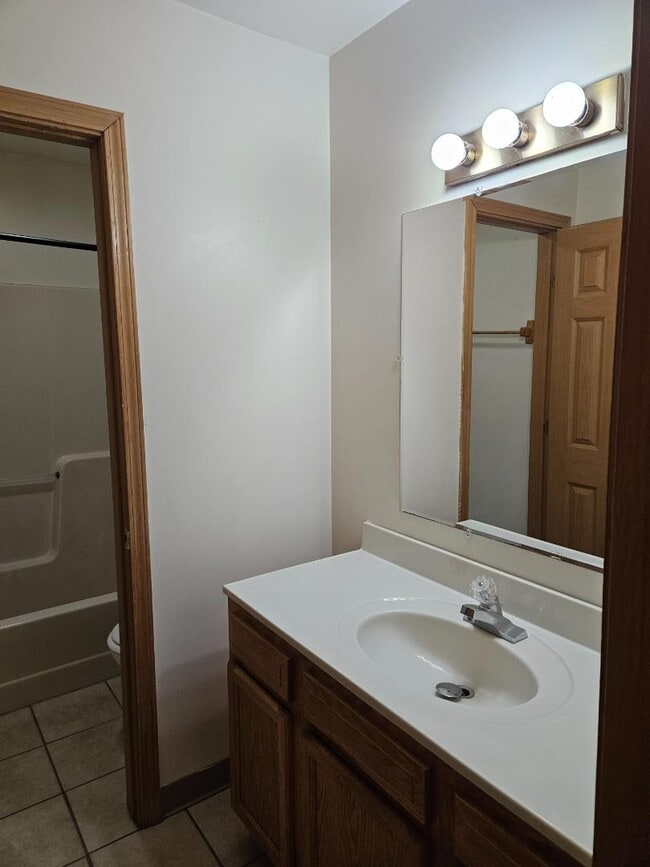 Building Photo - 516 W Pierce St