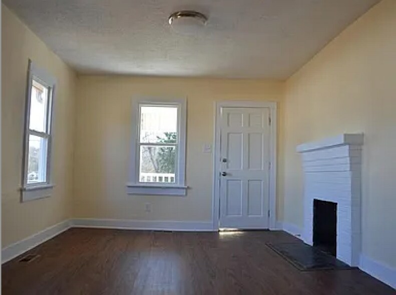 Living room (Older photo) - 1509 Layman St