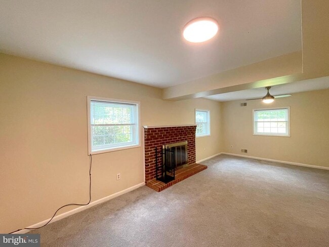 Building Photo - 40865 Spring House Ln