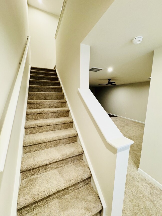 Building Photo - 405 Myrtle Mdws Dr