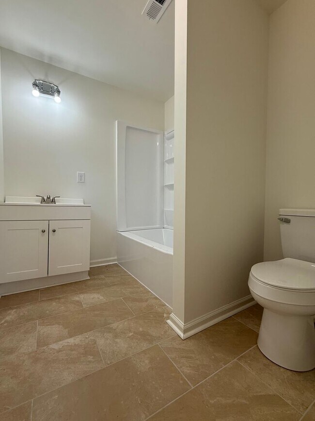 Building Photo - 3 bed/2 bath rental in Norwood