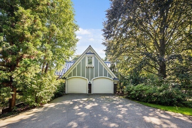 Building Photo - 100 Summer St