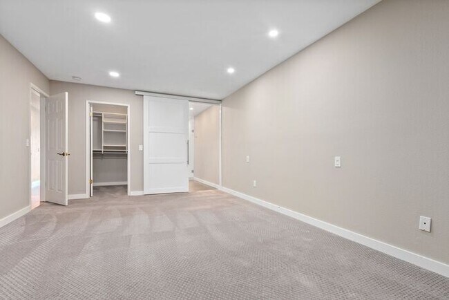 Building Photo - Enormous Waterfront Alki Condo w/ Stunning Views and Rare 2-Car Secure Parking