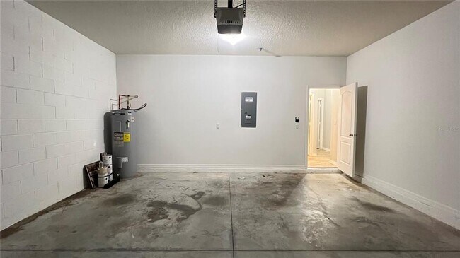 Building Photo - 3840 Ryegrass St