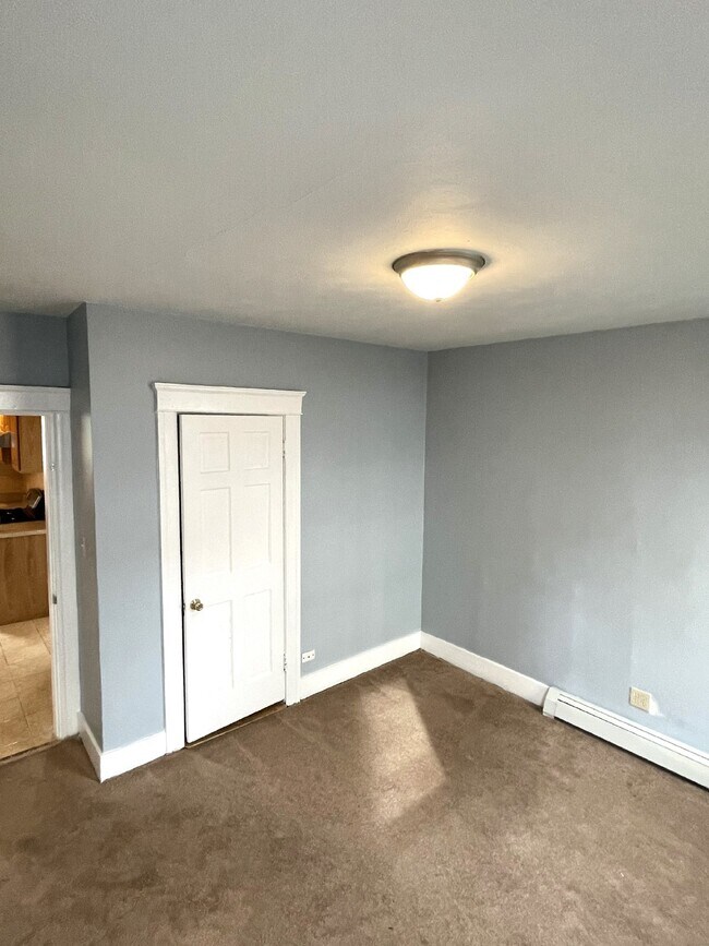 Building Photo - "Charming 3-Bedroom Apartment in Worcester...