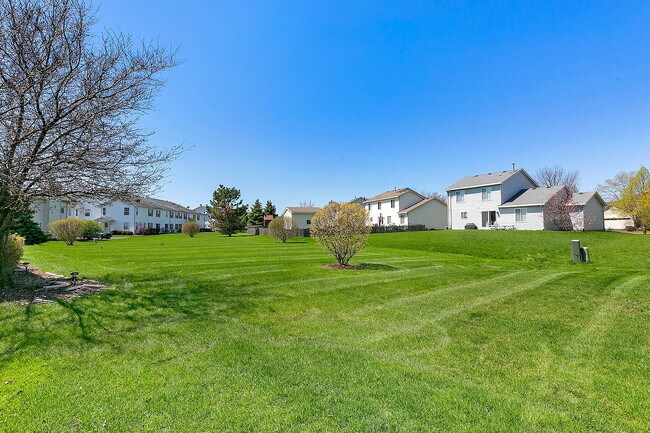 Building Photo - 2544 Dickens Dr