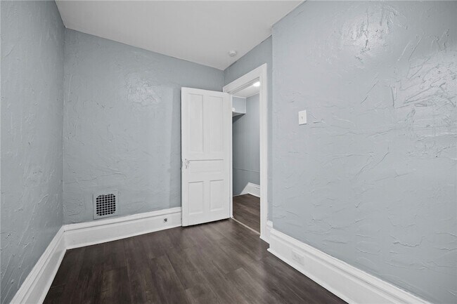 Building Photo - 7807 Kelly St