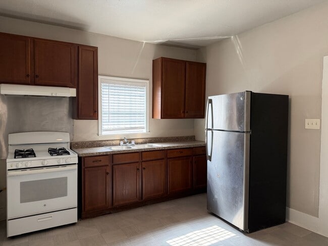 Building Photo - Single Story 2-Bedroom Home Ready for Move In!