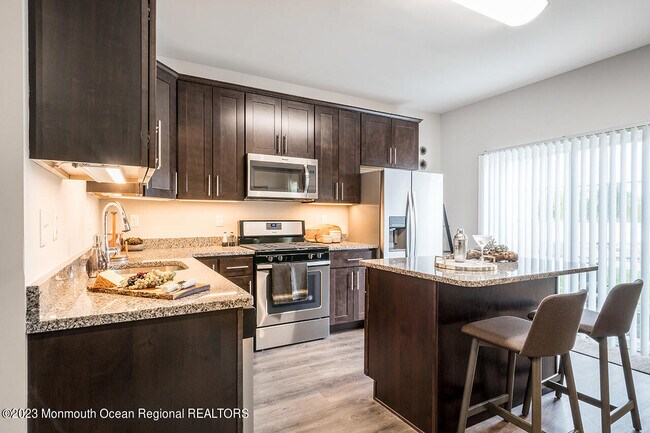 Building Photo - 1907 Stallion Cir E