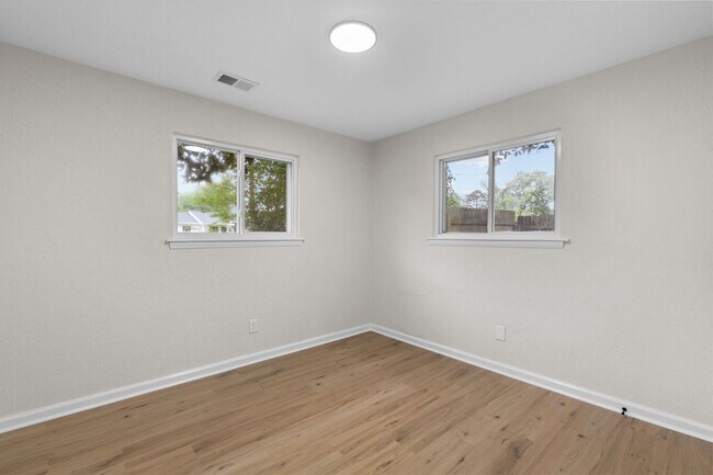 Building Photo - 412 Lineberry Rd