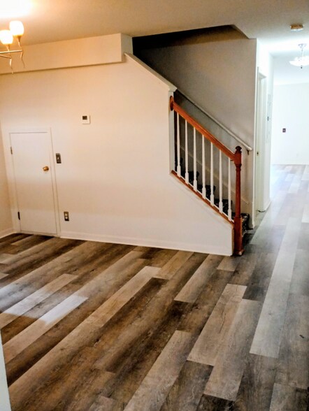 Building Photo - 3870 Island Way