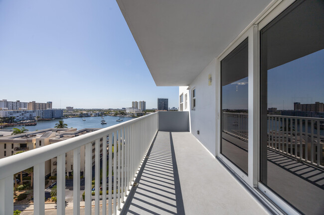 Building Photo - 137 Golden Isles Dr
