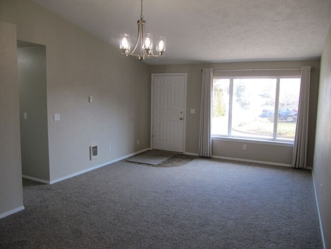 Building Photo - Three Bedroom Home on a Cul-de-sac, Landscaping Provided!