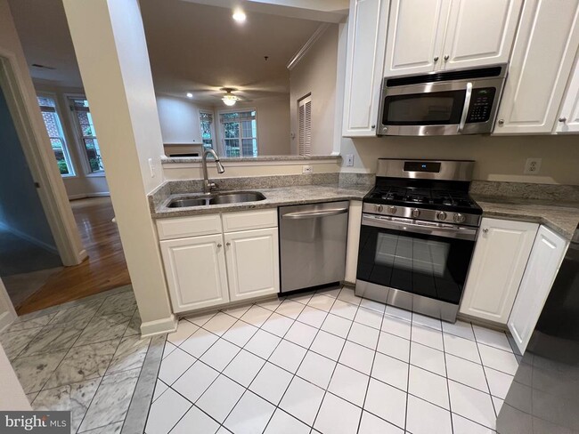 Building Photo - 1320 N Wayne St