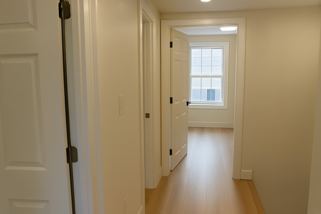 Building Photo - 264 Bowen St