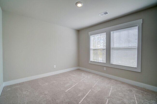 Building Photo - Gorgeous 4 BR, 3BA, Home with Loft, and 2 ...