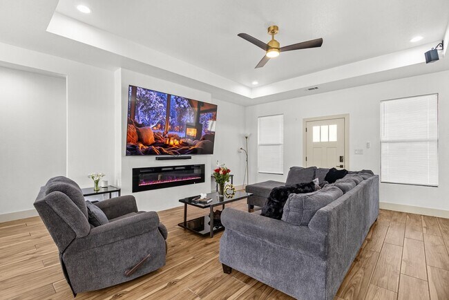 Building Photo - 12370 W University Blvd