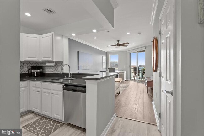 Building Photo - 23 Pierside Dr