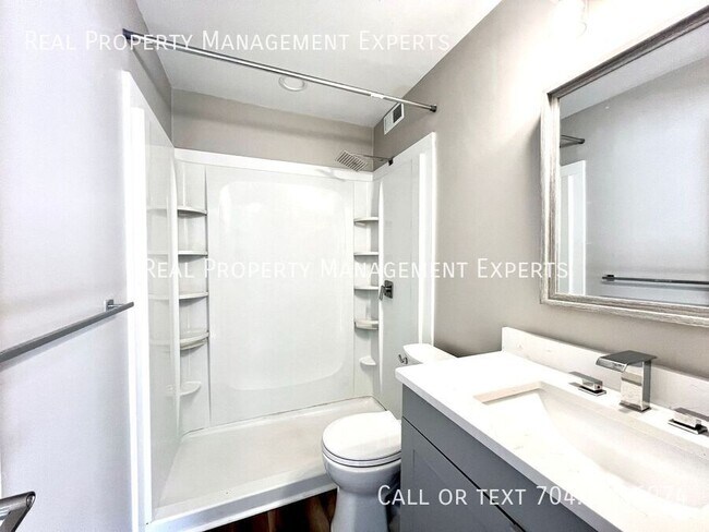 Building Photo - 3021 Heathstead Place